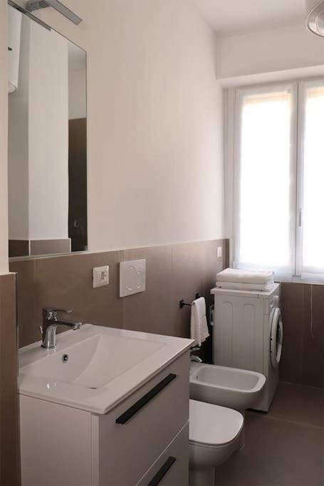 Ferienwohnung Bilocale Metro 4 Blu Frattini - Airport Linate Mailand Exterior foto